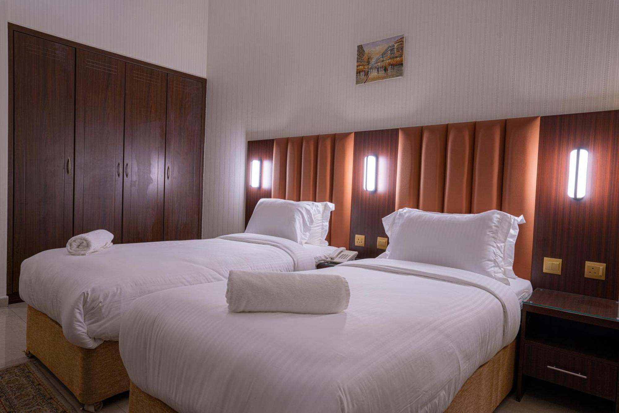 Vista City Hotel Dubai Buitenkant foto